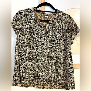 EUC-Old Navy-Gold and black-Button down-Cheetah print-blouse-Size M.